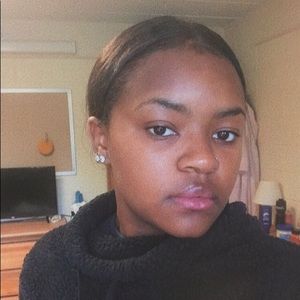 Meet your Posher, Claire